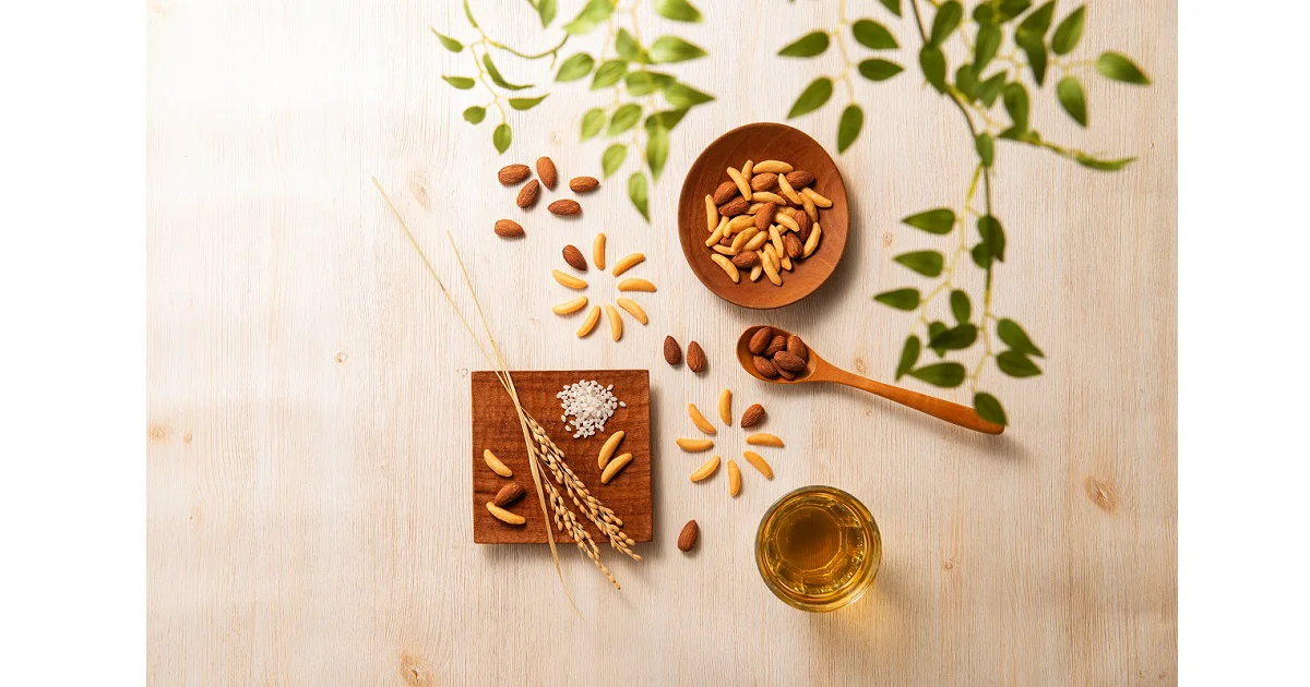 亀田製菓×銀座三越 
100%植物性※１のピュア＆デリシャスなお菓子「jeRiz(ジュリ)」にて
お米の風味を楽しむ“柿の種”新発売